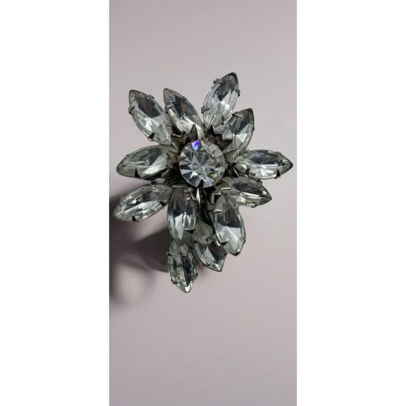 Vintage Rhinestone Clip-On Earrings – Sparkling Floral Statement - Picture 7 of 11